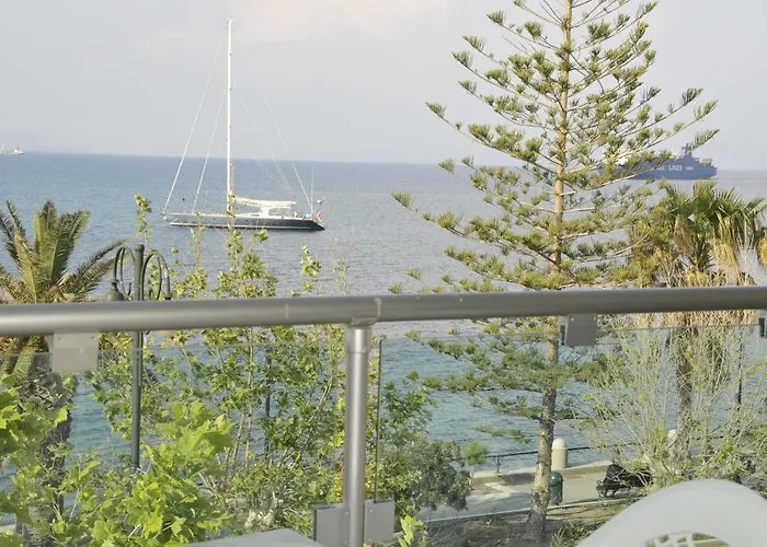 Szálloda Bristol Sea View 3*