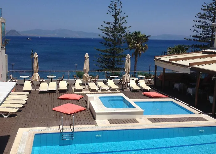 Szálloda Bristol Sea View 3*